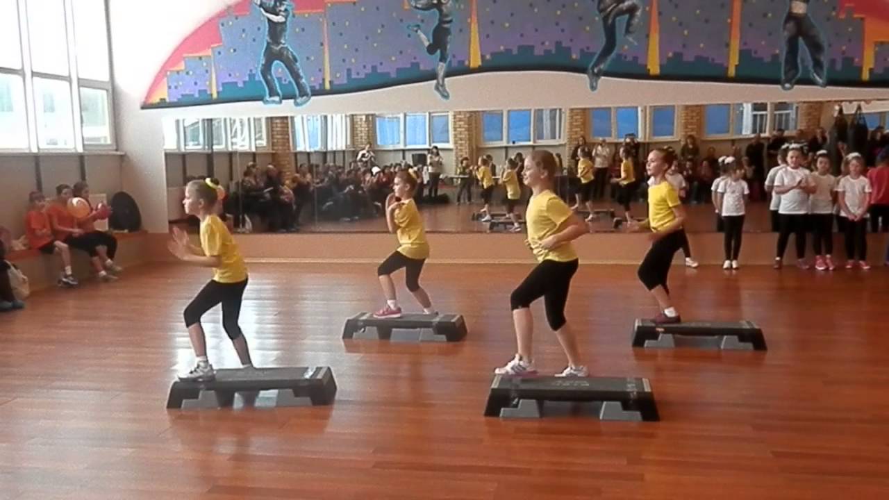 Первые соревнования в Брянске по спортивной степ аэробике среди детей.Команды Фрау Класс.