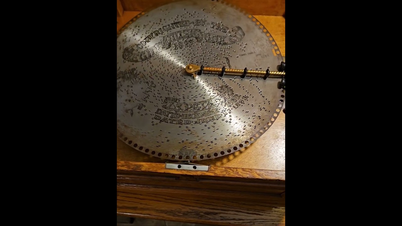 Yankee Doodle Oak Regina Music Box