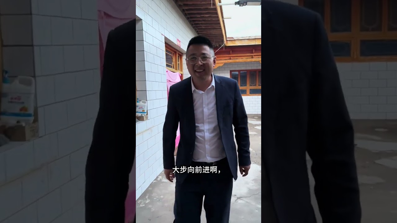 谁懂啊！大盘鸡和花卷就是神仙搭配！鸡块炖得入味，花卷蓬松得像云朵，裹着汤汁吃，每一口都是“还想再来一个”的冲动#大盘鸡焖花卷 #家乡的味道 #记录我的农村生活