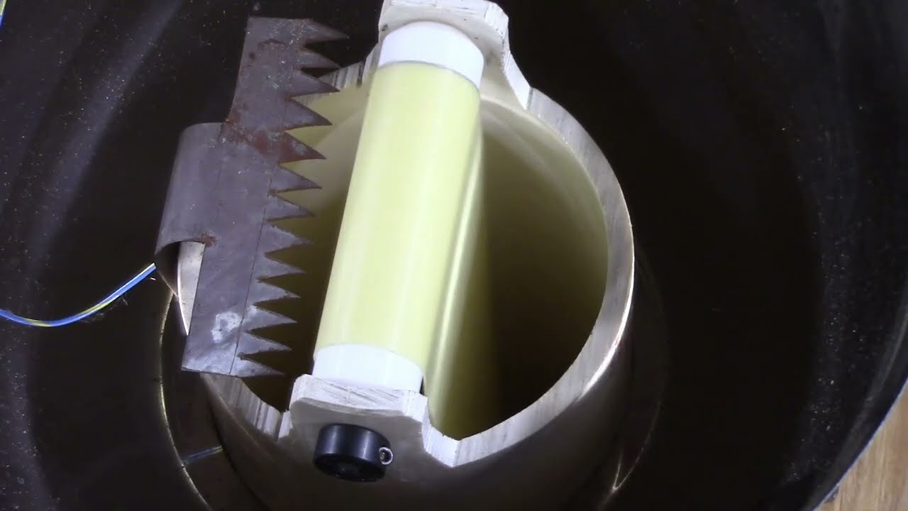 Homemade Van De Graff Generator - Replacing the belt