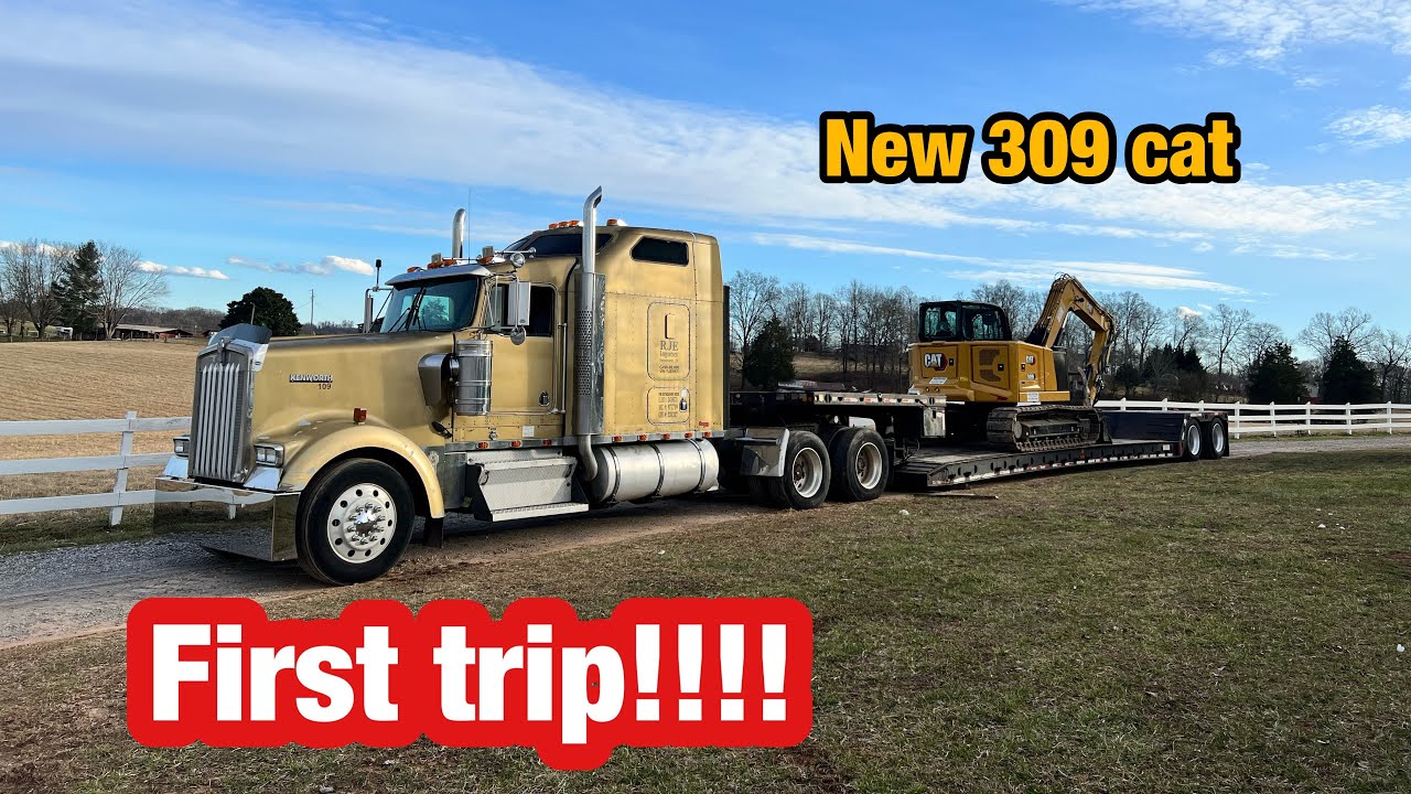 Putting the w900 to work after years of sitting!!! This 309 cat is a beast…