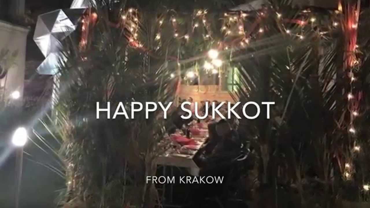 Krakow in Your Pocket - Decorating the sukkah in Kazimierz
