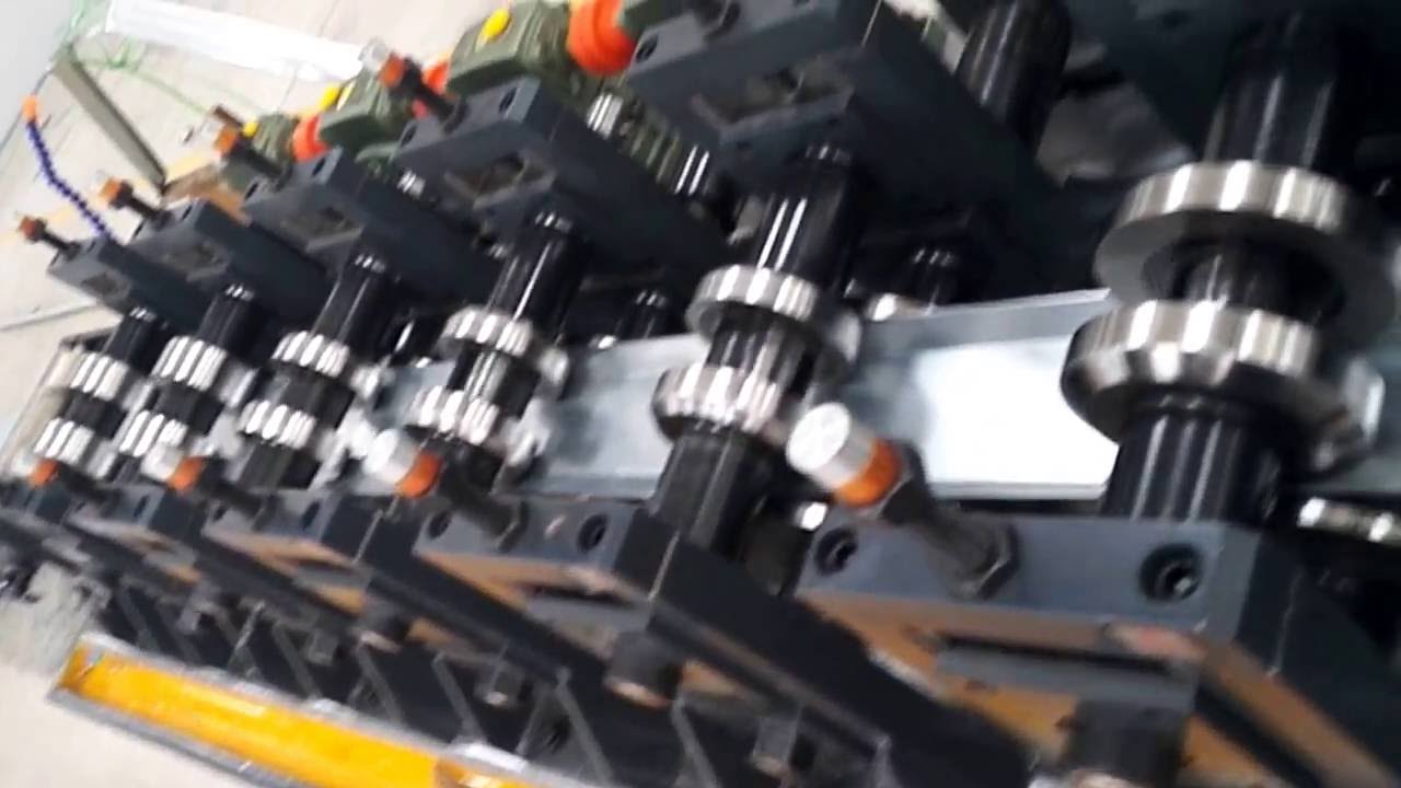automatic high speed flying shear cold roll forming machine