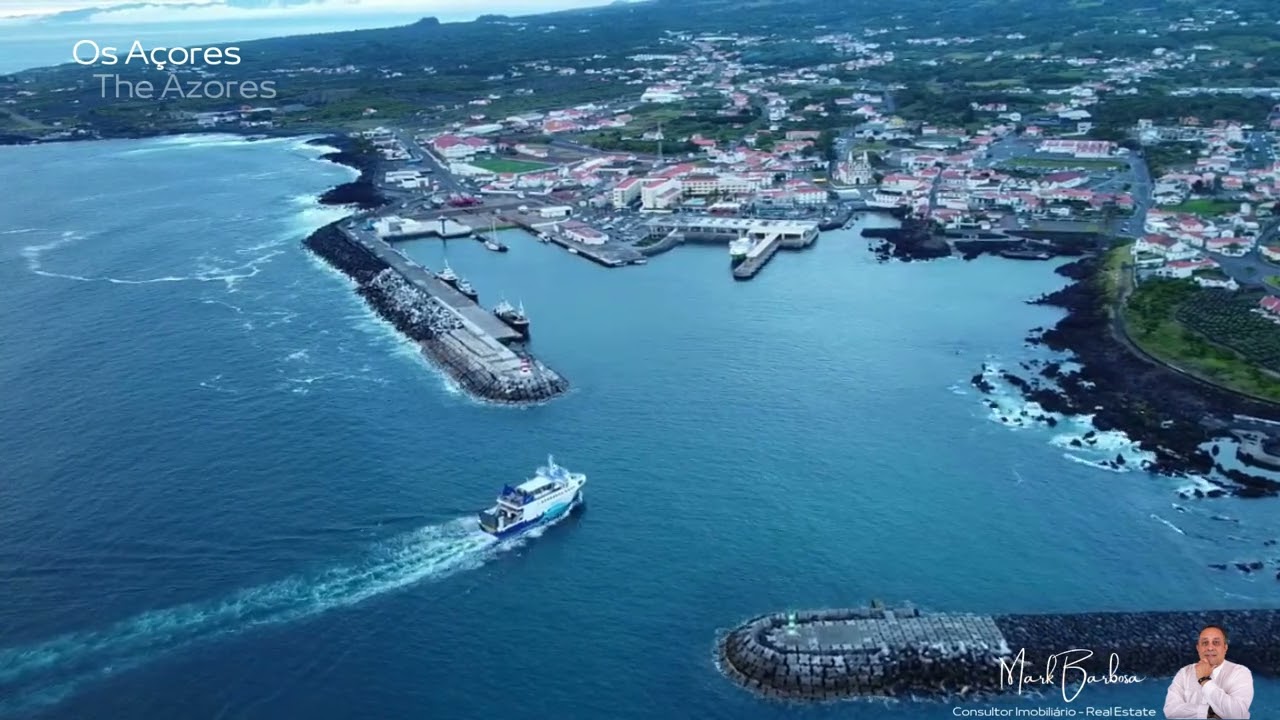 Barcos (ferry) que fazem as ligações diárias entre Faial e Pico