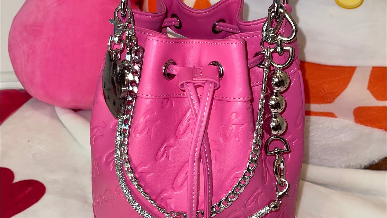 What’s in my Glamaholics Pink Bucket bag?