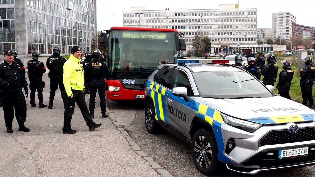 Derby Slovan -Trnava. Polícia a fanúšikovia Trnavy v Bratislave 16.3.2025