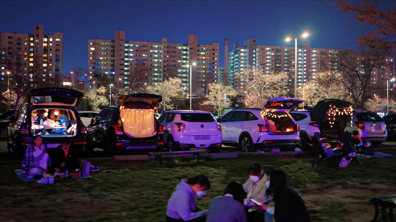4K SEOUL WALK - Beautiful & Peaceful Jamwon Han River Park's Weekend (Sinsa station). Ambience