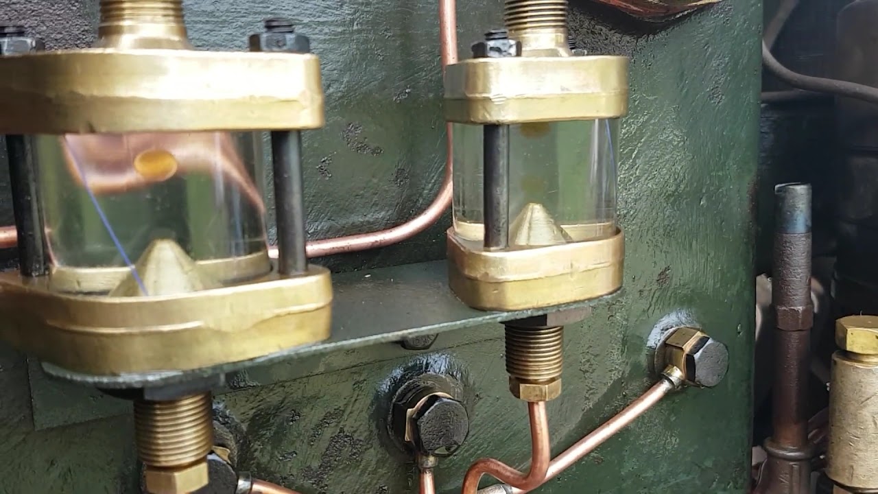 Visual inspection of lubrication on a Munktell BM-21 tractor