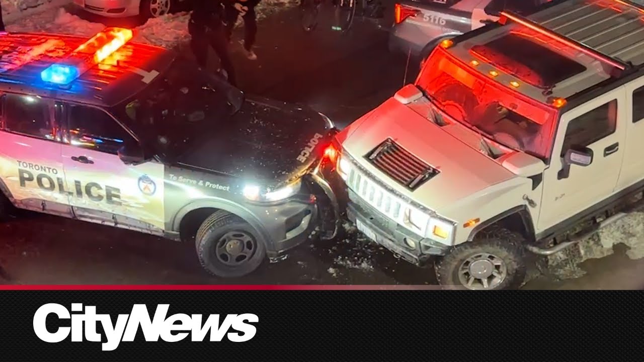 Video captures Toronto police barricading suspect in alleged stolen Hummer