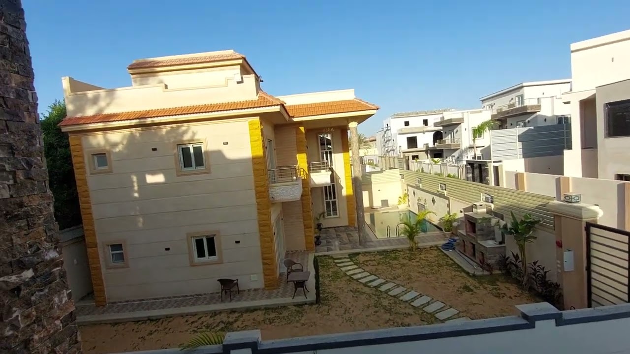 فيلا للبيع تحفه على الطريق مباشرة بكينج مريوط