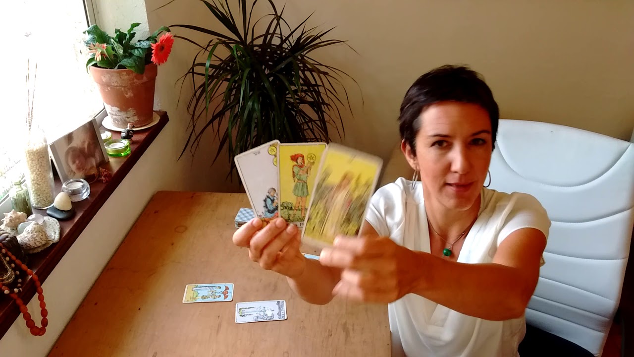 ¿Qué sucederá entre él y yo? Lectura de Tarot con la Pequeña Cruz