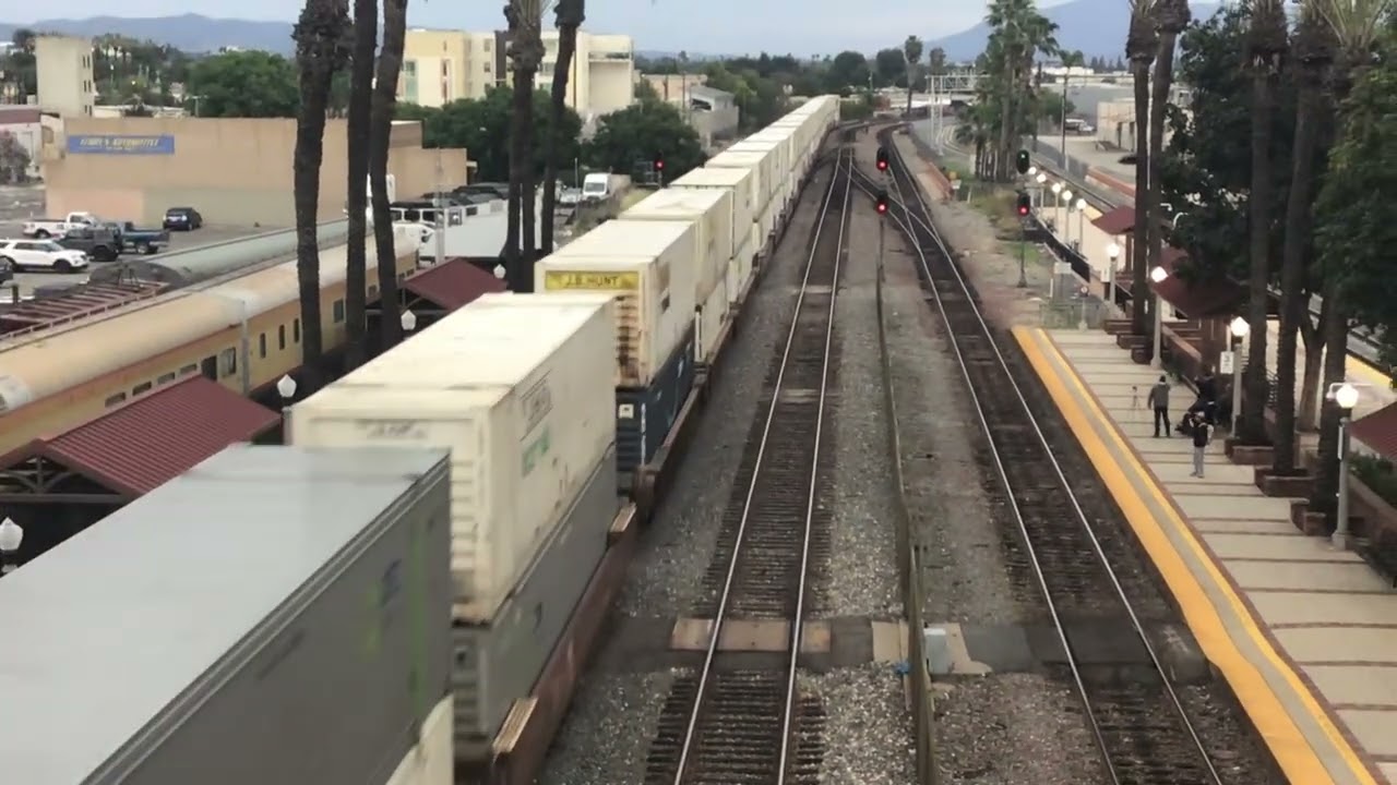 Strange……. BNSF short intermodal train in Fullerton 