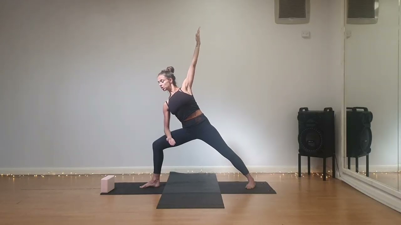 30 DAYS OF YOGA WITH CHERYL - Foundations Utthita Parsvakonasana / Extended Side Angle 