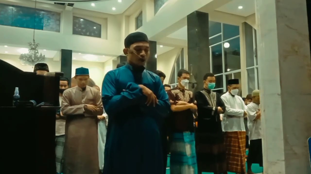 MENGGETARKANHATI!!! Imam Masjid dengan Lagam Ustadz Abu Usamah