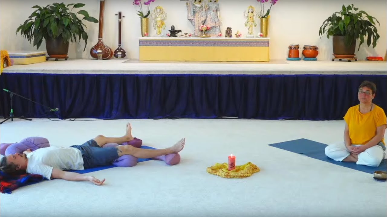 Rücken-Yoga mit Nirmala - Live 09:15 Uhr 29.04.2020