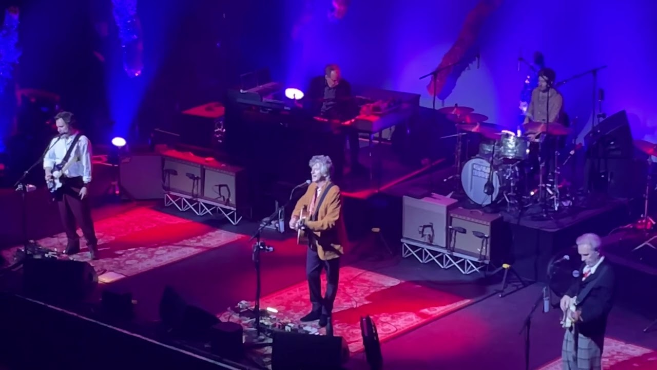 Crowded House live - Love This Life