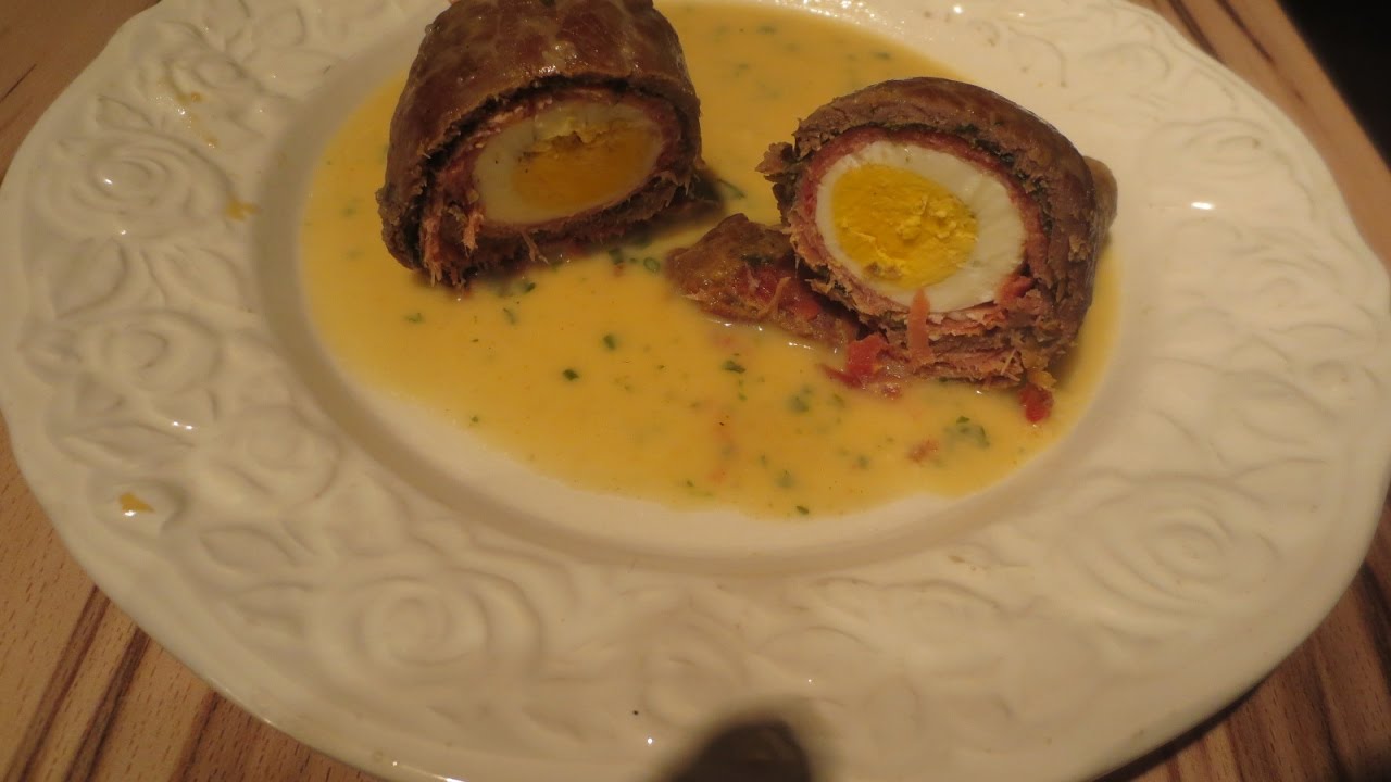 Rindsrouladen mit Eifuellung.