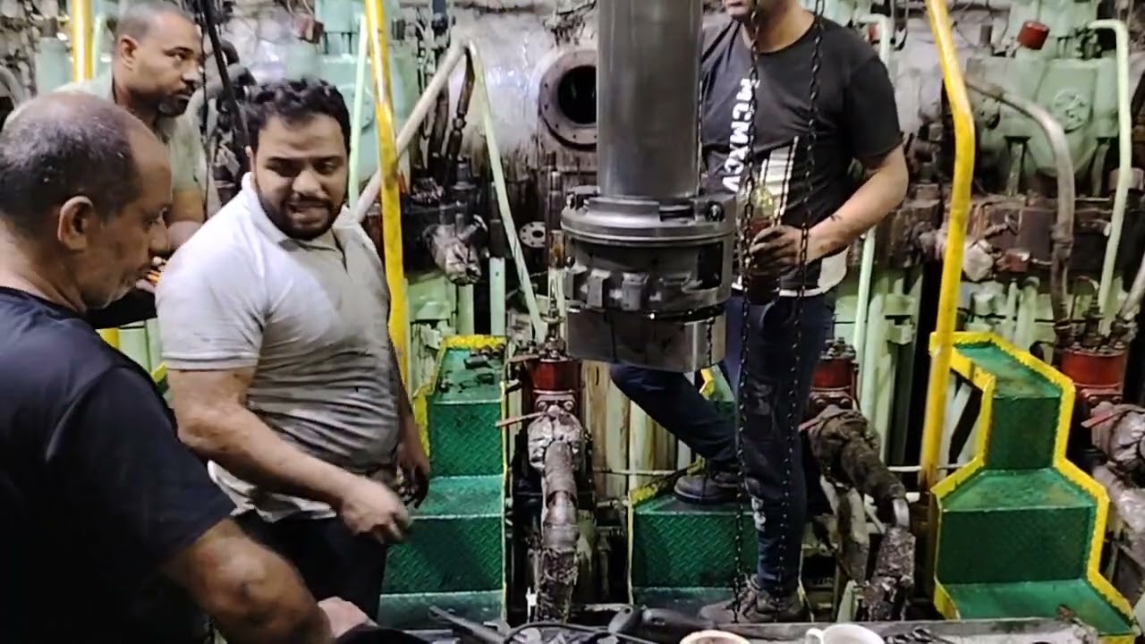 إصلاح وتغير طاقم شنبر للمكاينه الريسي للسفن البحرية وائل تكروني