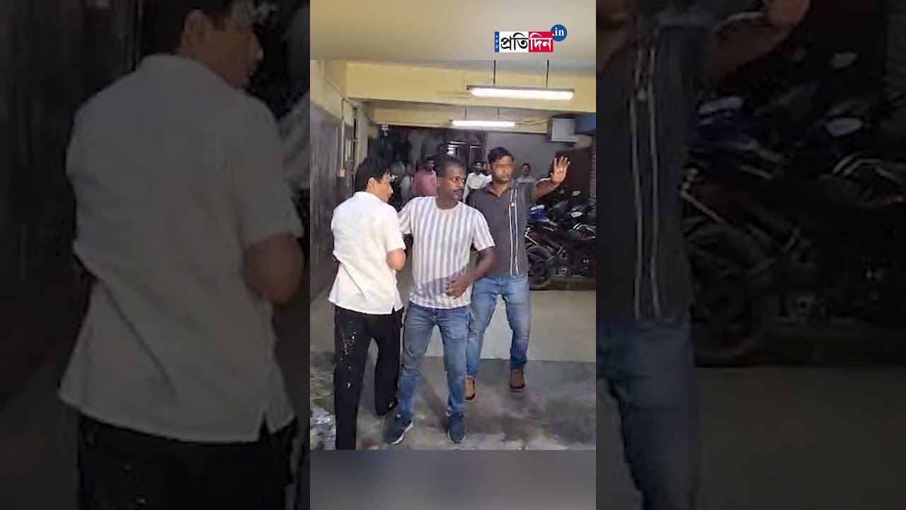 Сабьясачи Дутта | В Сабьясачи Дутту бросают яйца, раздаются скандирования!