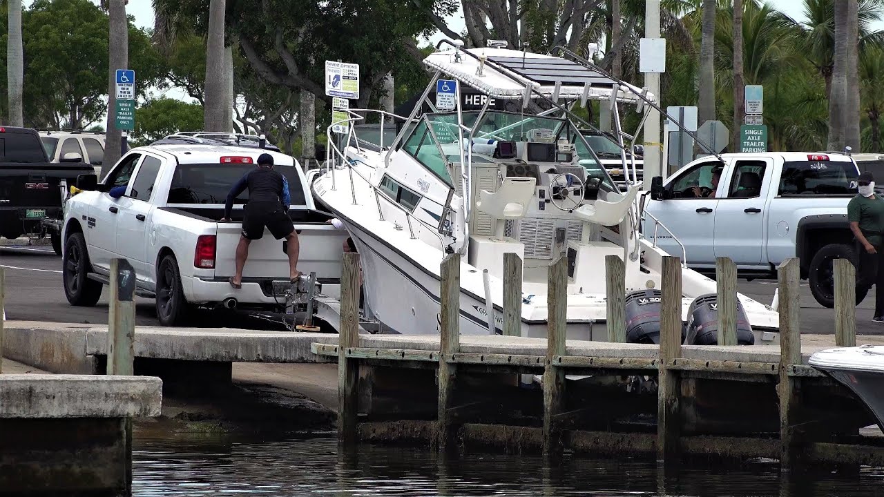 Panic Strikes at the Docks ! (Boat Ramp Commentary)