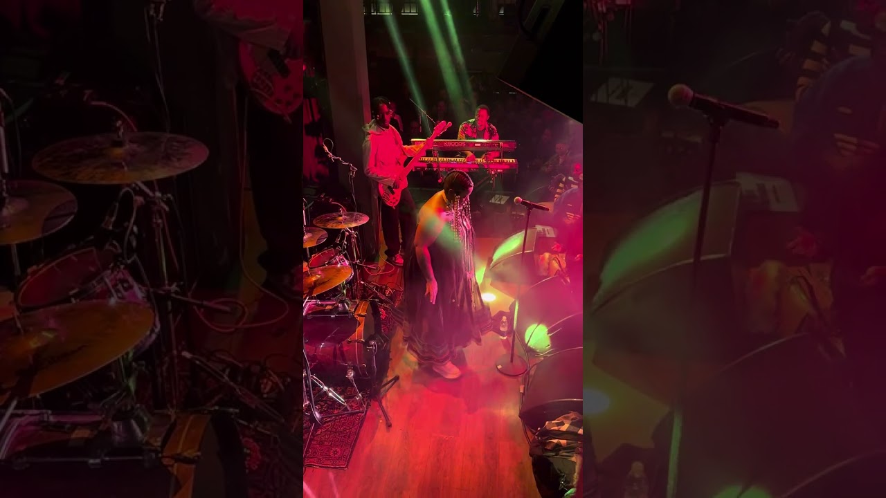 Thandiswa Mazwa - Nizalwa Ngobani (Live at The Jazz Cafe London 22 November 2024).