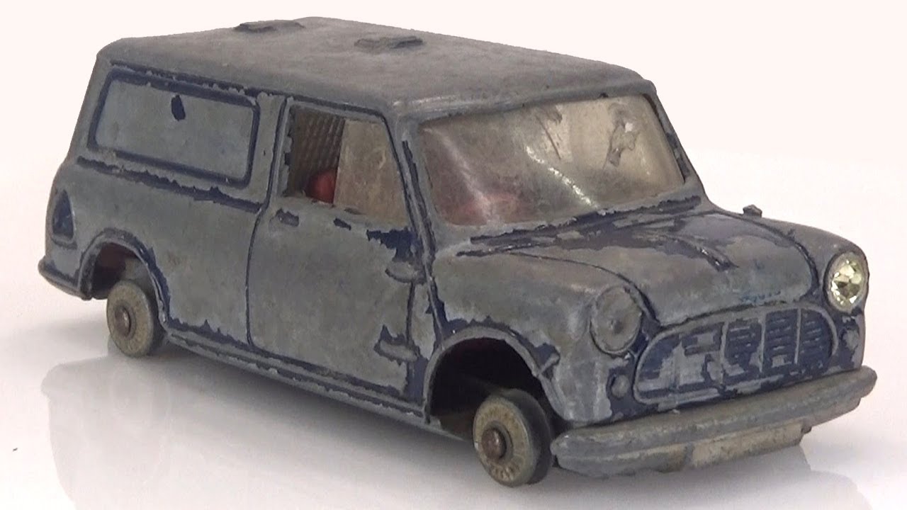 Полицейский мини-фургон BMC, реновация модели Corgi Toys № 448. Год выпуска: 1964.