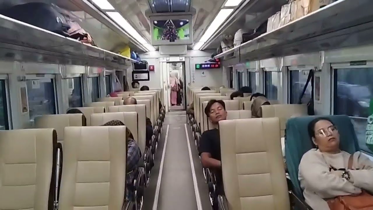 Banyak Kursi Kosong Karna Awal Pekan Atau Hujan Deras ? 