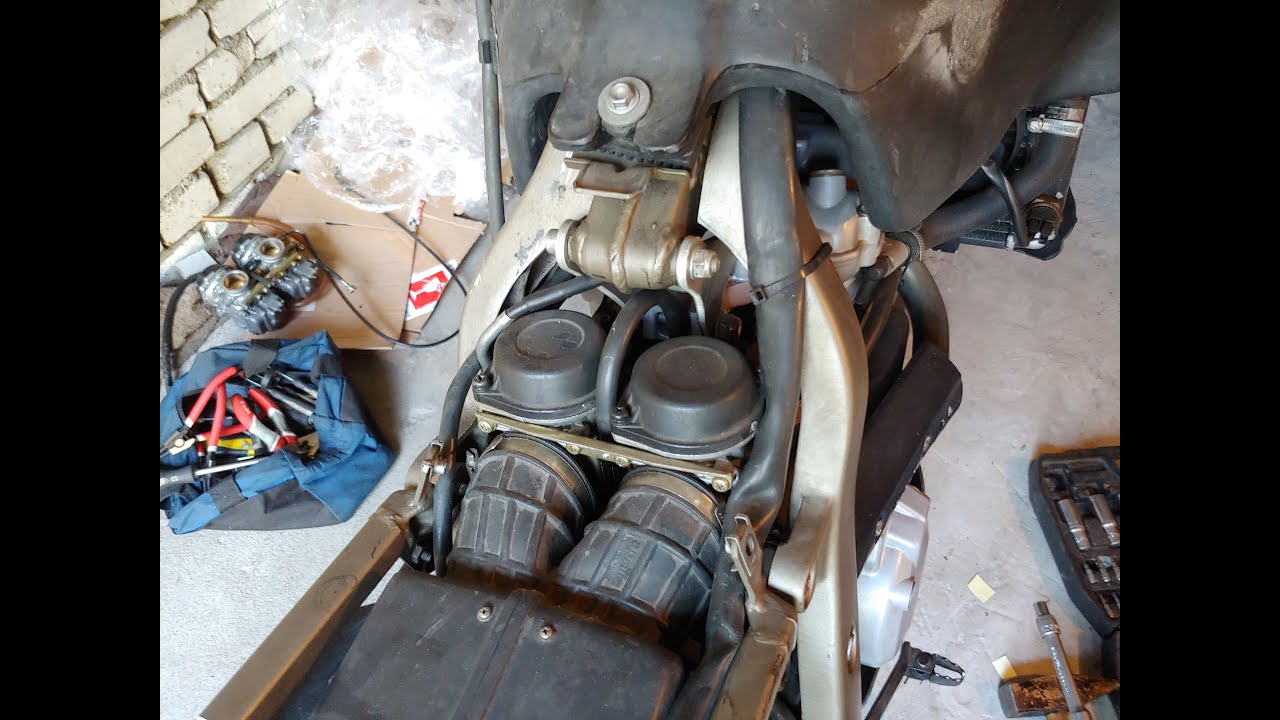 Aprilia Pegaso 650 MX 1996 carburetors removal and float chamber gaskets replacement