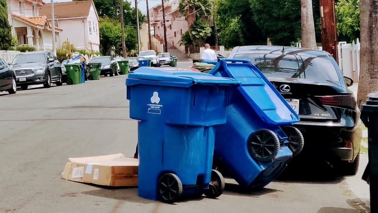 RECYCLE L.A! This is how we recycle in L.A!