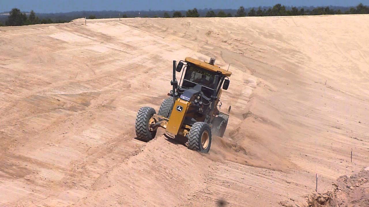 John Deere 672GP cutting dam batter.MOV