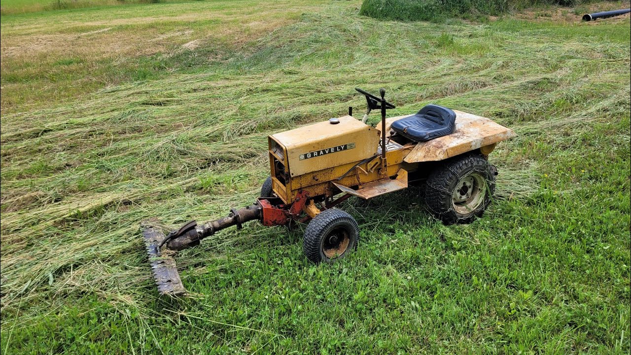 mowing tall field with 1967 gravely 430 and sickelbar