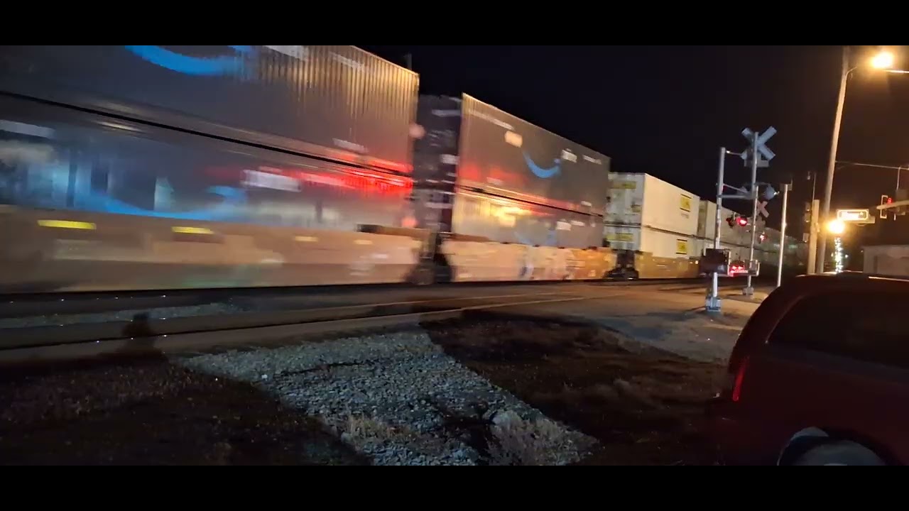 NS 276 crosses east washington street (with all fours trailing)