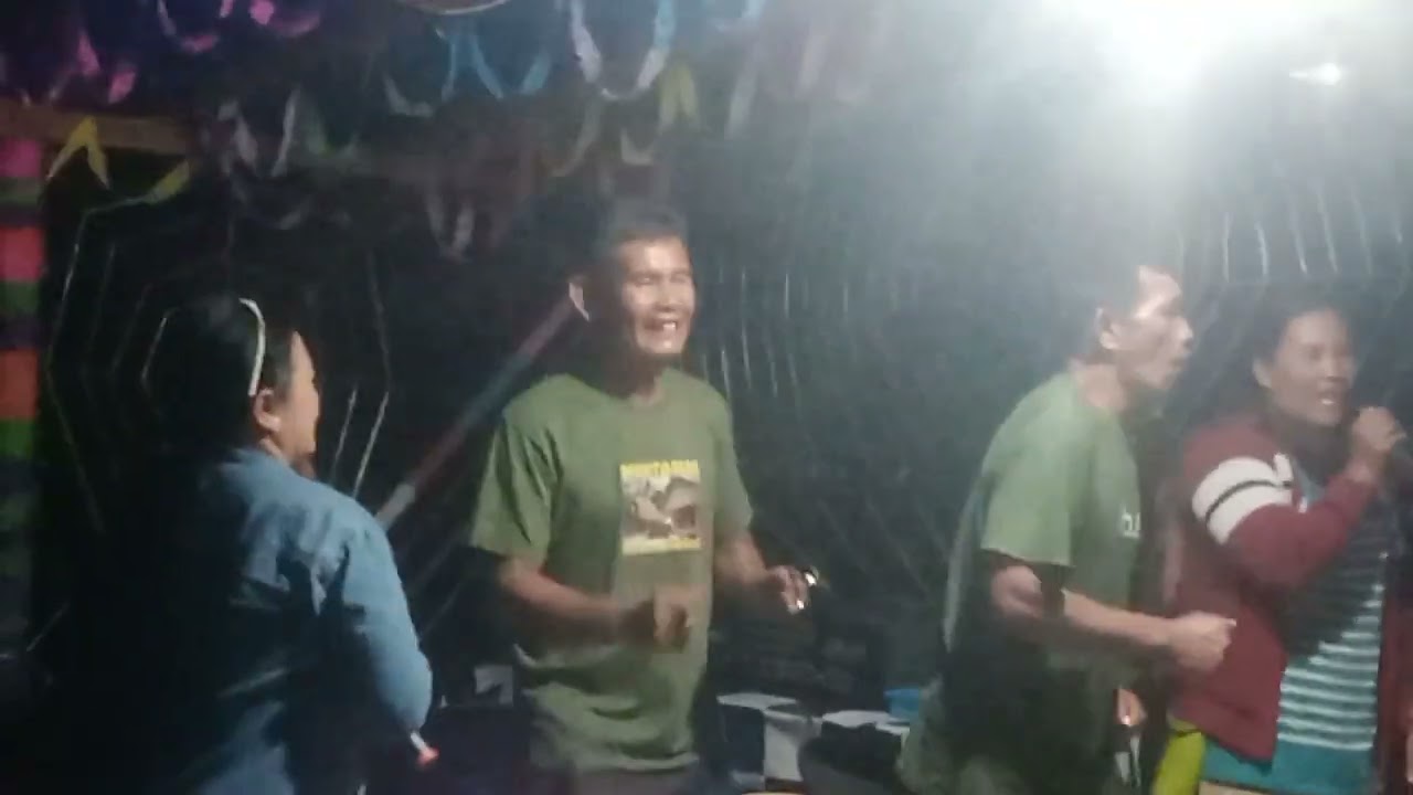 hiburan malam Minggu di acara pernikahan bendahara desa Malakopa#(Peterson waana)