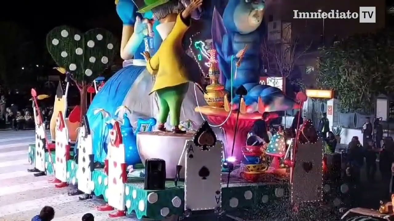 MANFREDONIA, FESTA DI LUCI E COLORI AL CARNEVALE