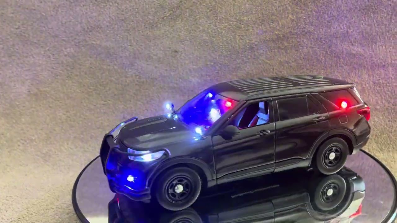 1/24 scale Unmarked black 2022 Ford Explorer Diecast