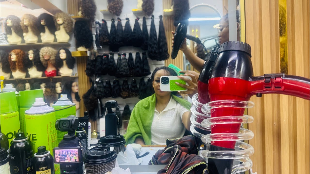 Ujujollyofficial  is live! Let’s make my hair ￼