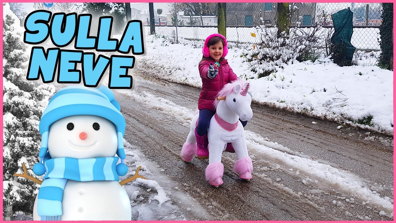☃️ PUPAZZO E BATTAGLIA DI NEVE ☃️ CON L'UNICORNO 🦄