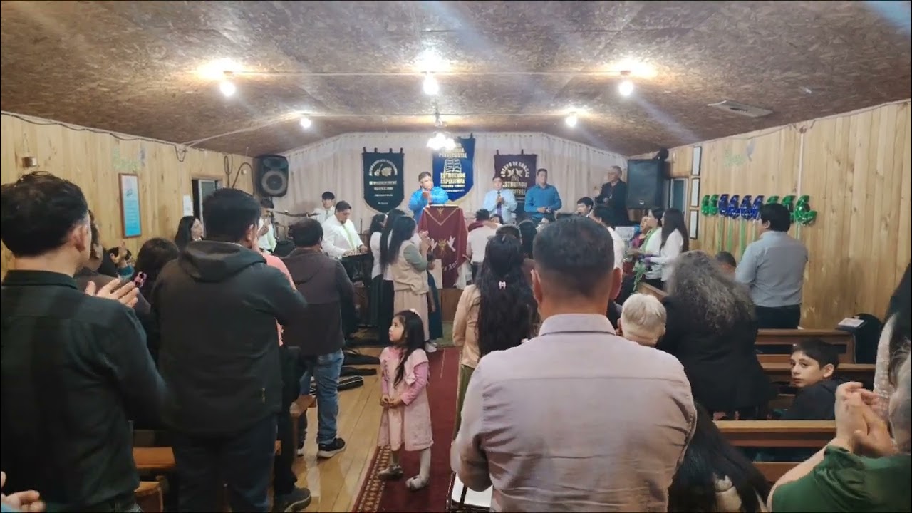 Hermanas Dorcas de la iglesia estruendo espiritual Pitrufquen le dan la bienvenida a mi madre🌹❤️👏