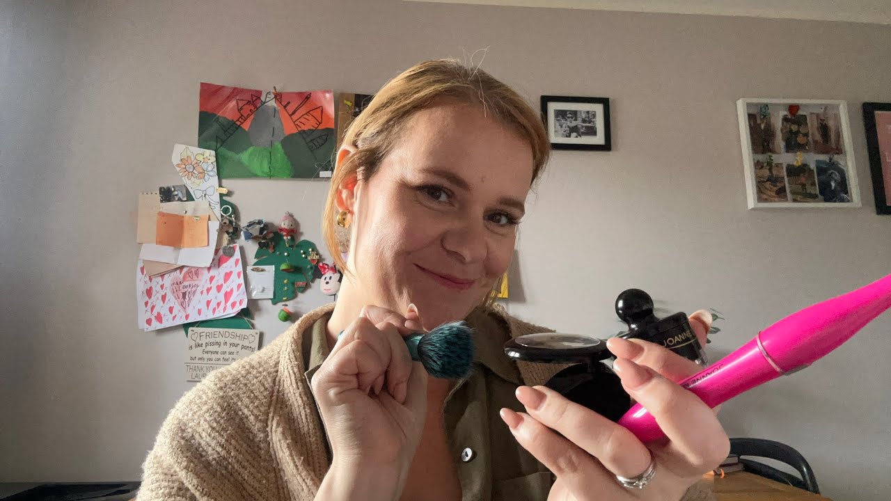 ASMR: Doing your makeup 💄 inaudible & mouth sounds 