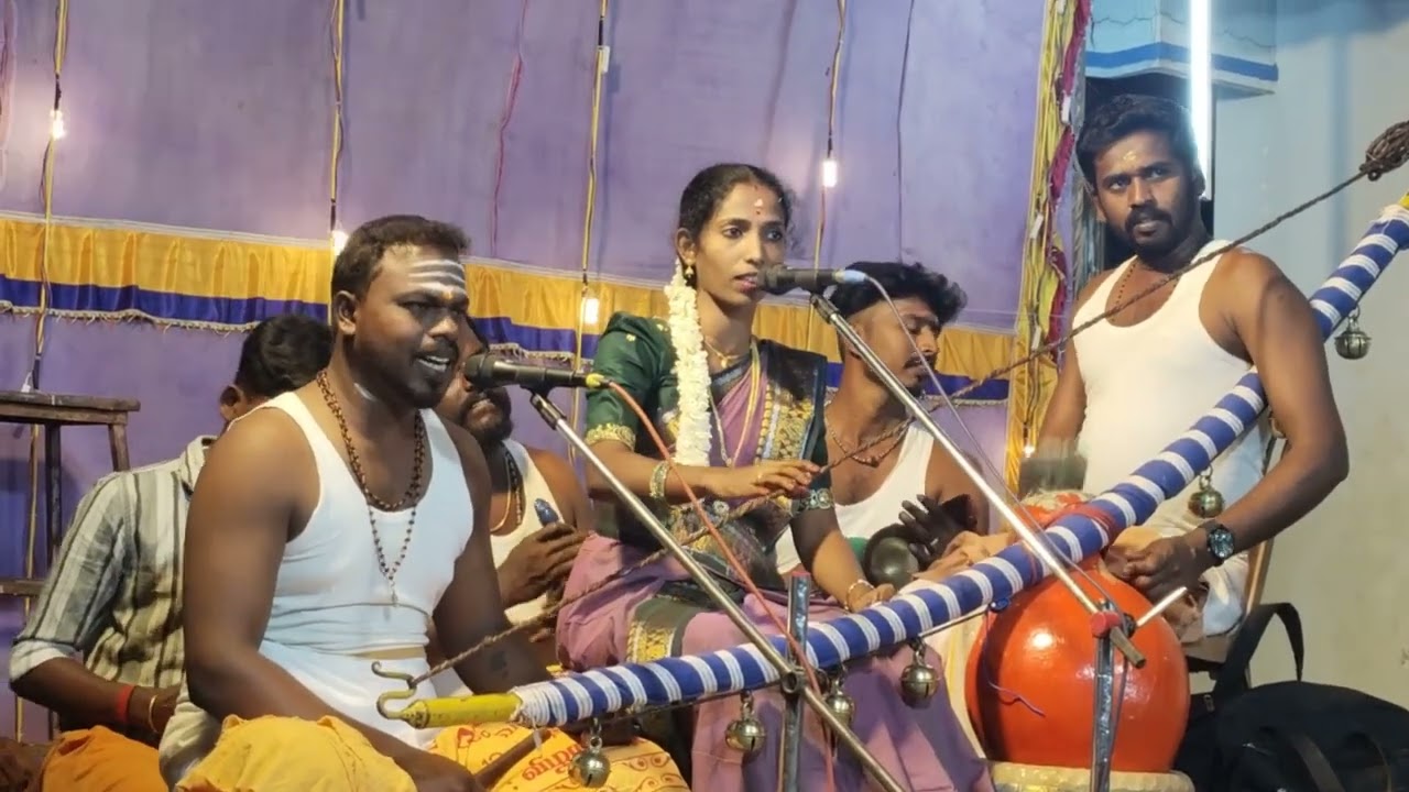 பார்வதிபுரம் சந்தணமாரியம்மன் கோயில் திருவிழாவில் பண்பொழிமாரியம்மாள் மகள் சுதா வில்லிசை