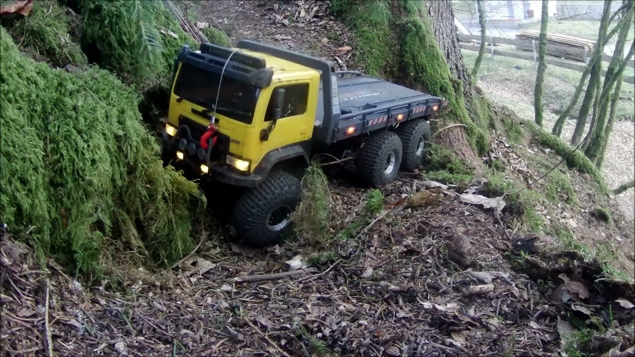 Absima Arktos 6x6       Einsatz der Seilwinde als Bergungswinde