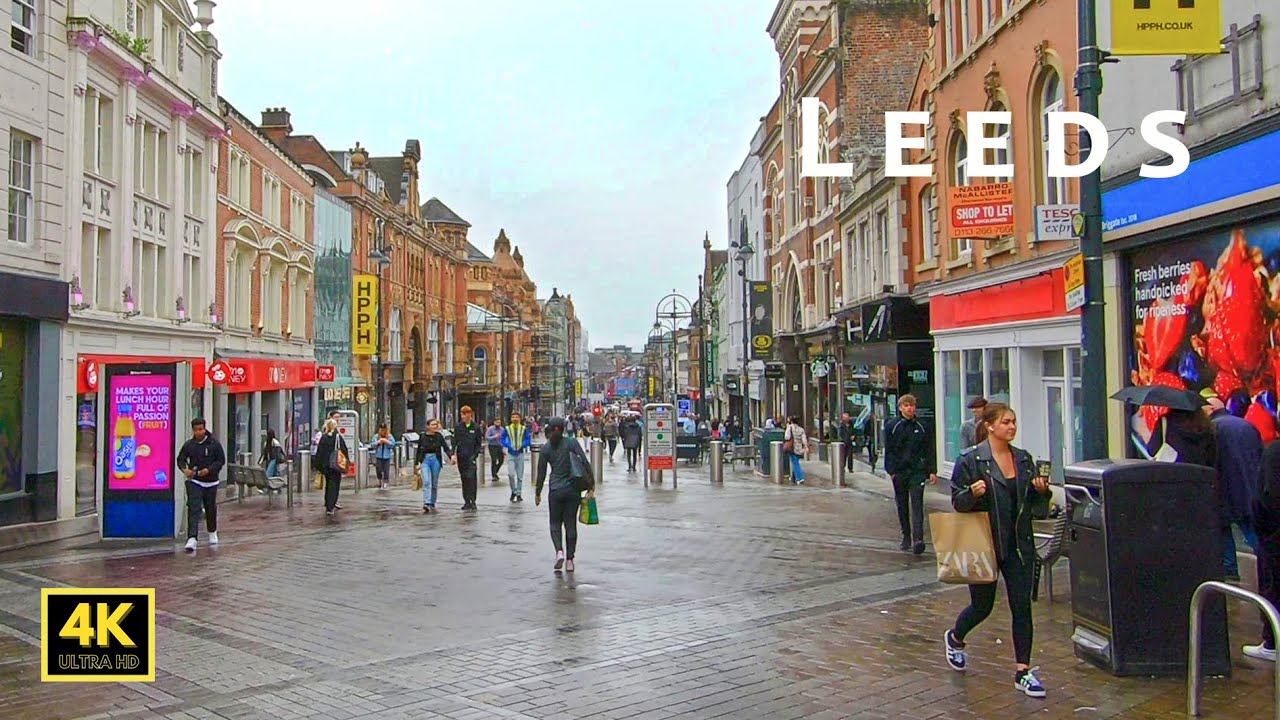 🇬🇧 Leeds walk -  Briggate pedestrian zones and  Duncan Street