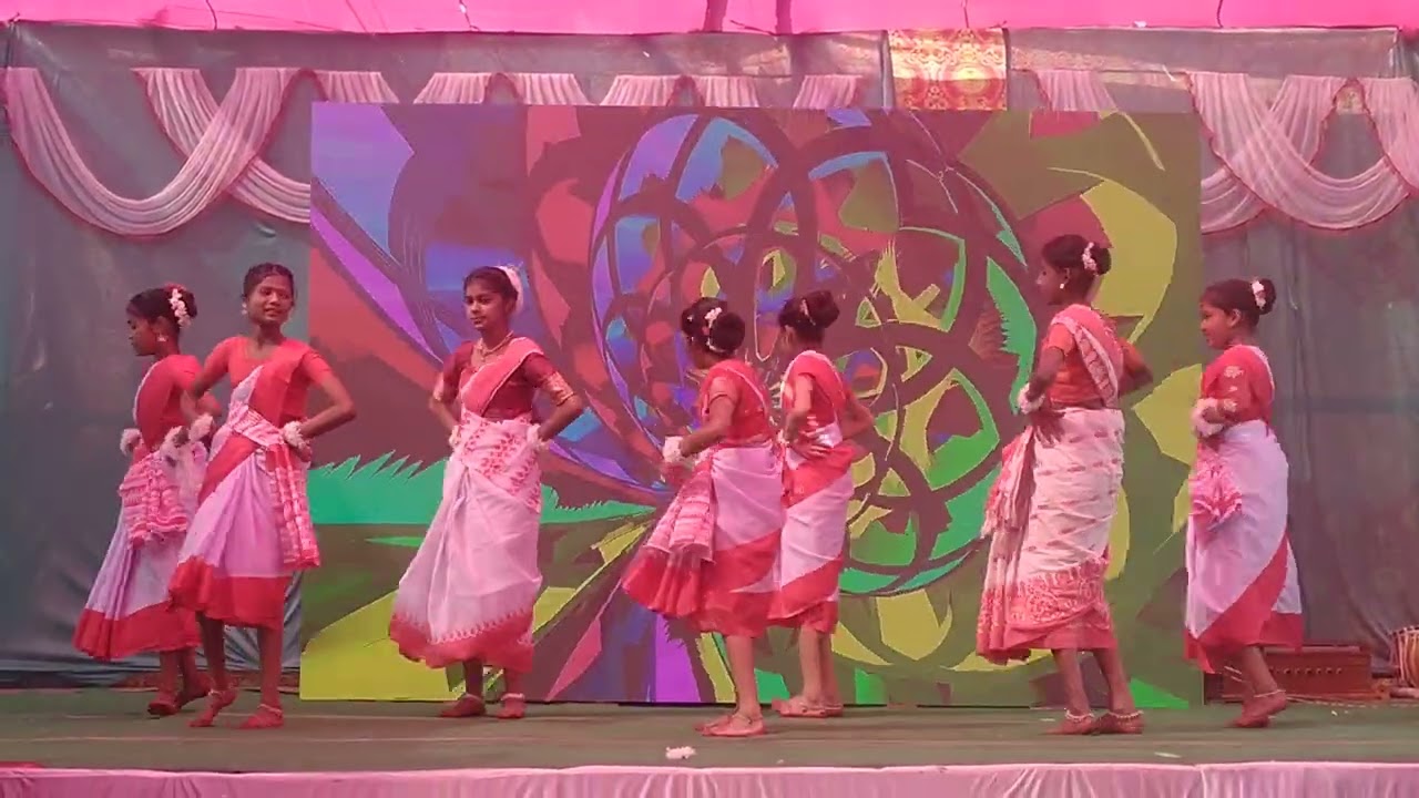 #hamare to #shorts #viral #shortvideo #youtubeshorts #dance #ambika public 🏫