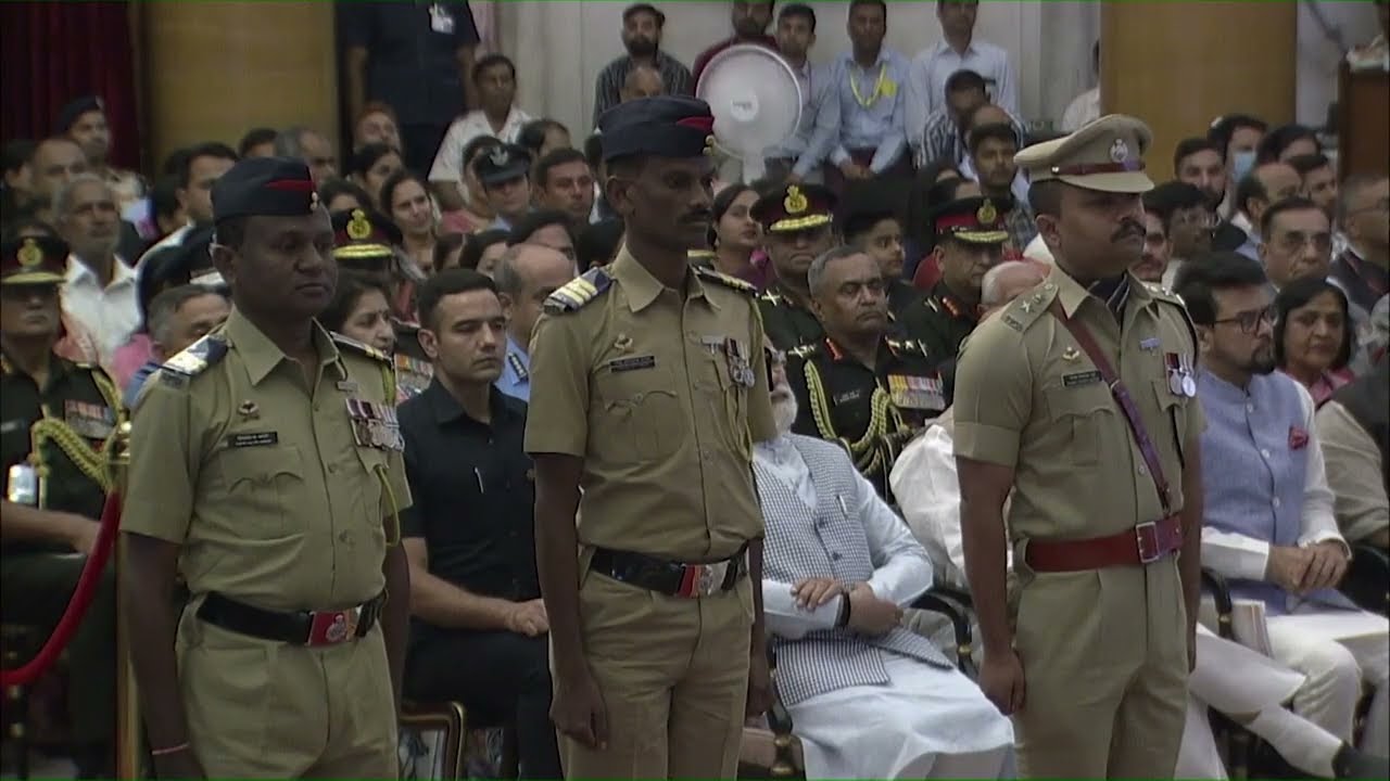 President Droupadi Murmu presents Shaurya Chakra to Shri SV Munde, RK Naitam and TS Katenge