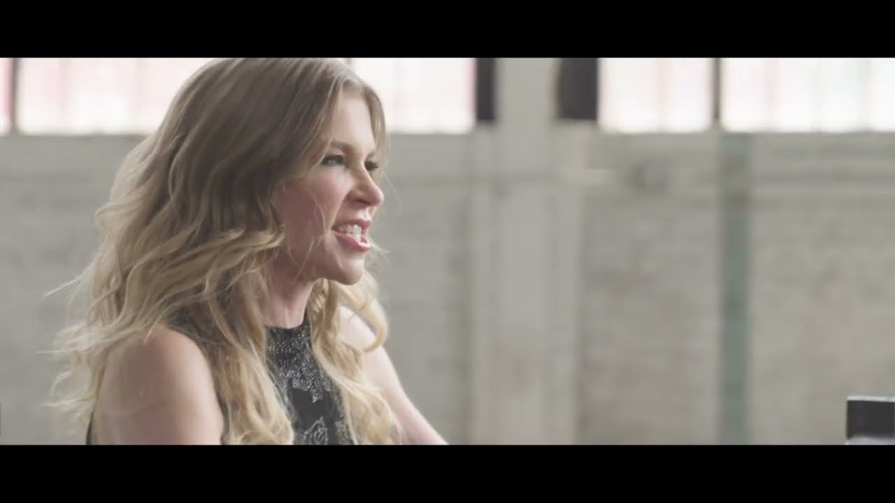 Charlotte Martin - Closer I Get 2 U (Official Music Video)