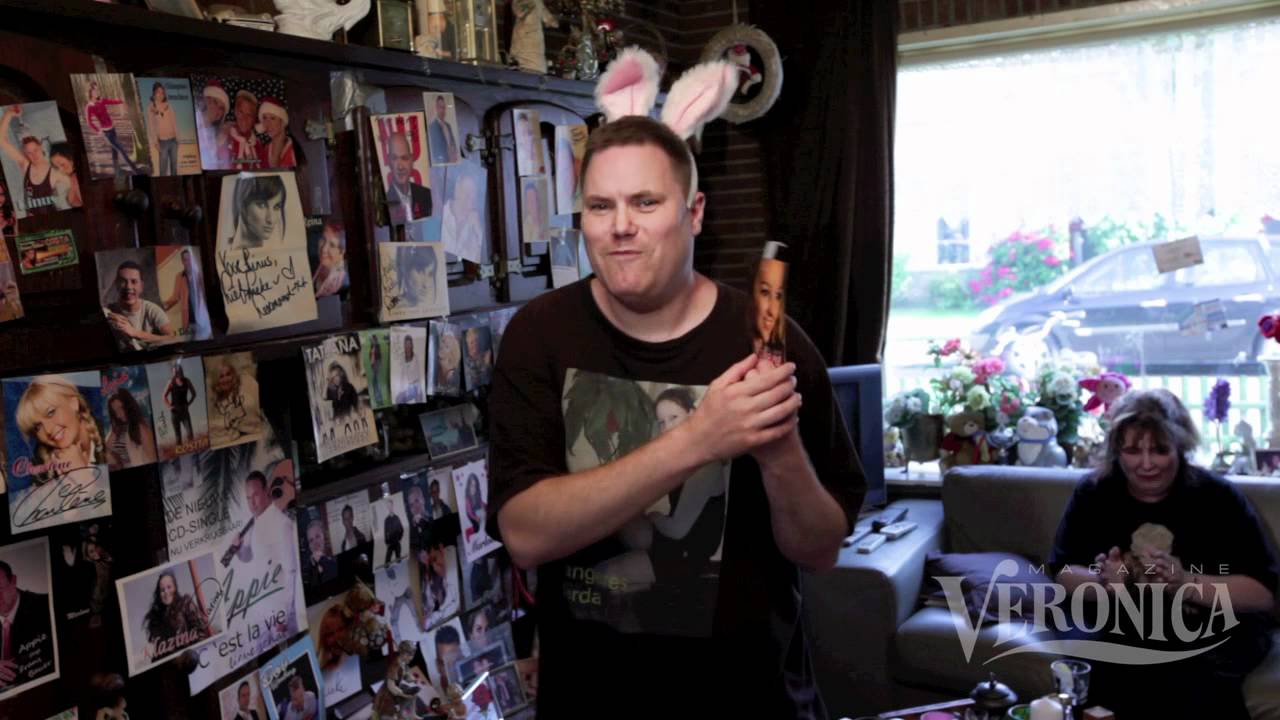 Zanger Rinus - Met Romana op de scooter - voor Veronica Magazine