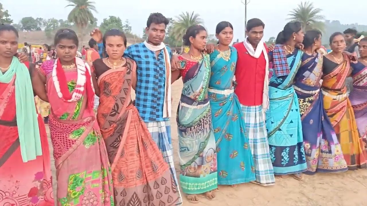 बस्तर कोया पाटा वीडियो बस्तानार मंडाई मेला में गोंडी गाना गाते लोग बहुत सुंदर ग्रुप में एक लय के साथ