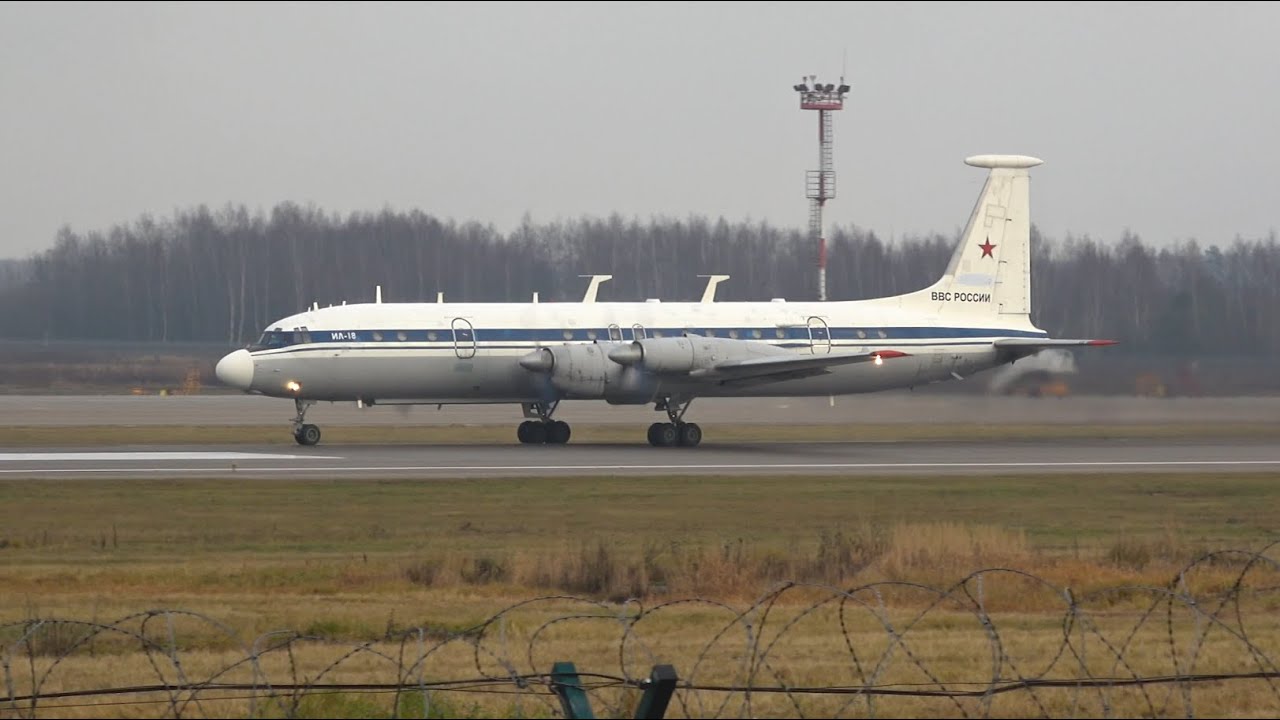 Громкий взлет ил22 в пасмурную погоду.