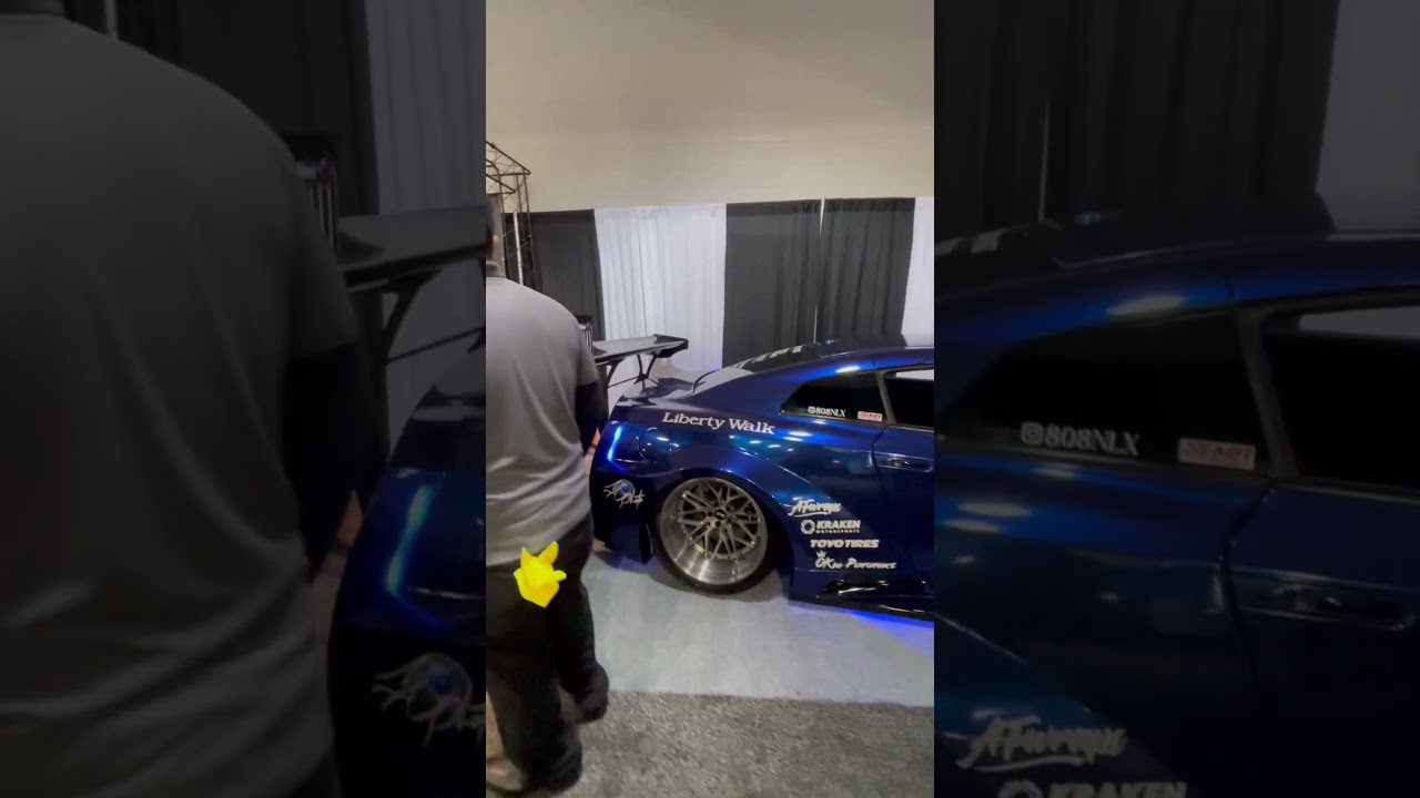 Liberty Walk Nissan GTR R35 and Acura Integra