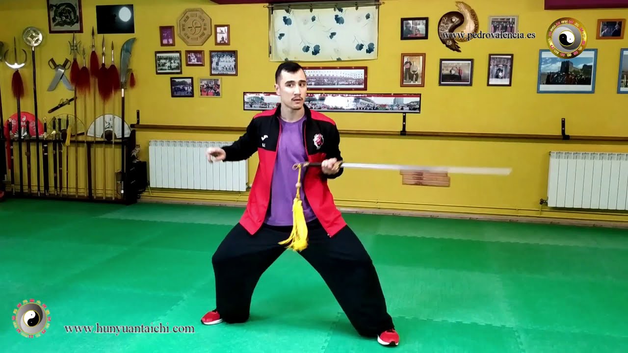 Tai Chi espada del estilo Hun Yuan